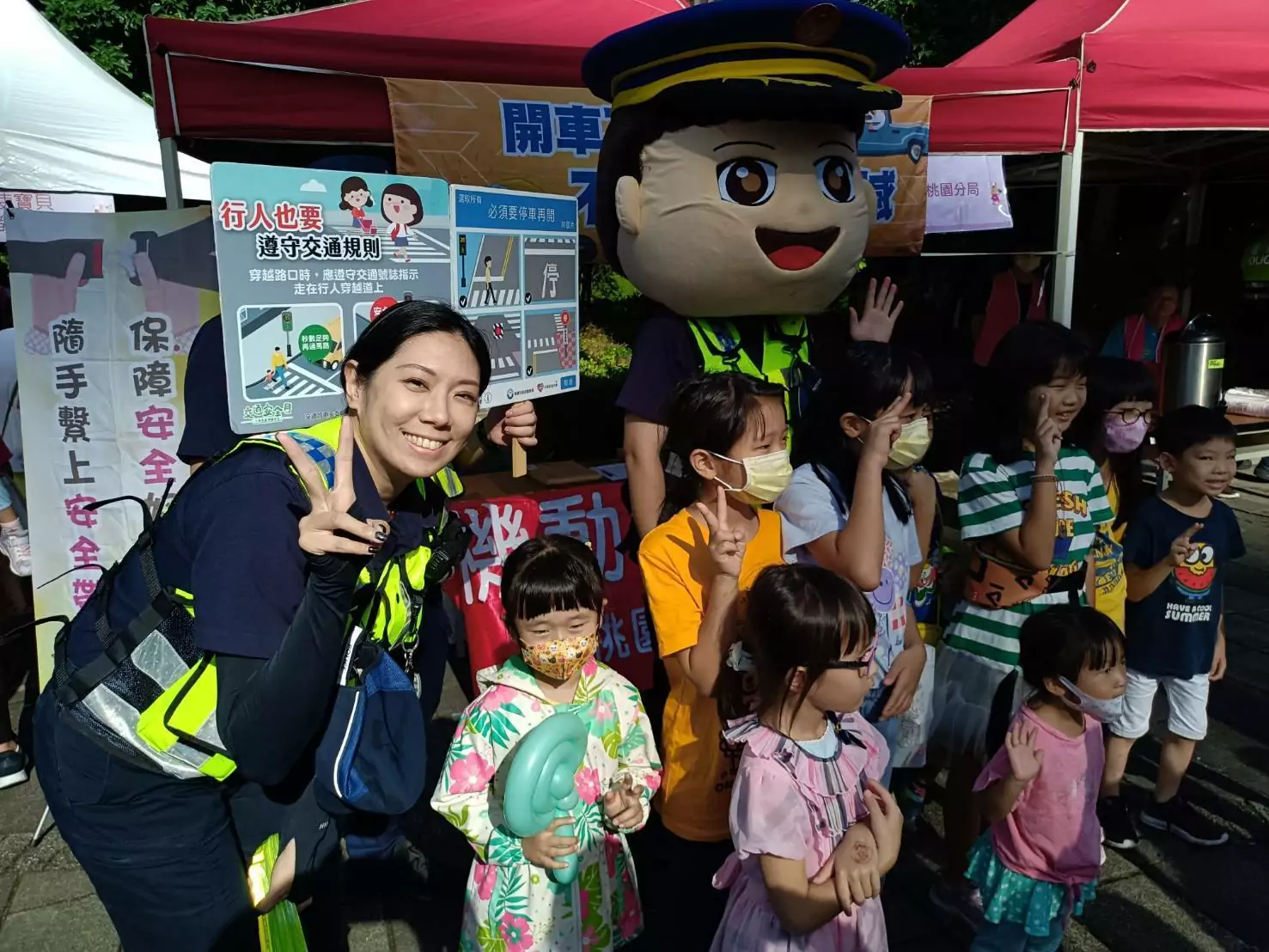 桃警前進有愛無礙親子泡泡派對 強化民眾交通安全意識 桃警前進有愛無礙親子泡泡派對 強化民眾交通安全意識