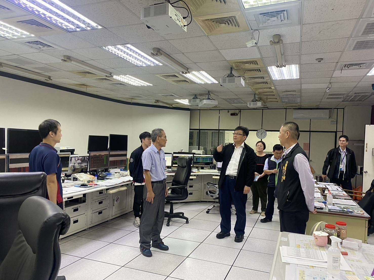 康芮颱風侵襲桃園近6萬戶停電 台電積極搶修 364380