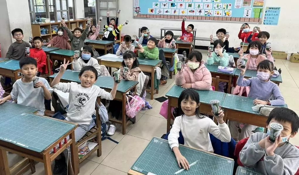 桃園農特產入校園 36校學童開心享用仙草凍 桃園農特產入校園 36校學童開心享用仙草凍
