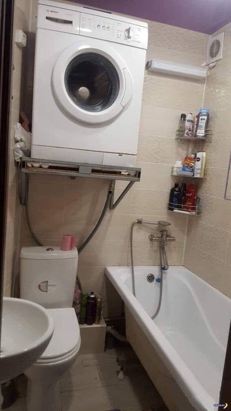 小宅悲歌…他發奇想「馬桶上方裝洗衣機」 網友傻眼:拉屎要先保險