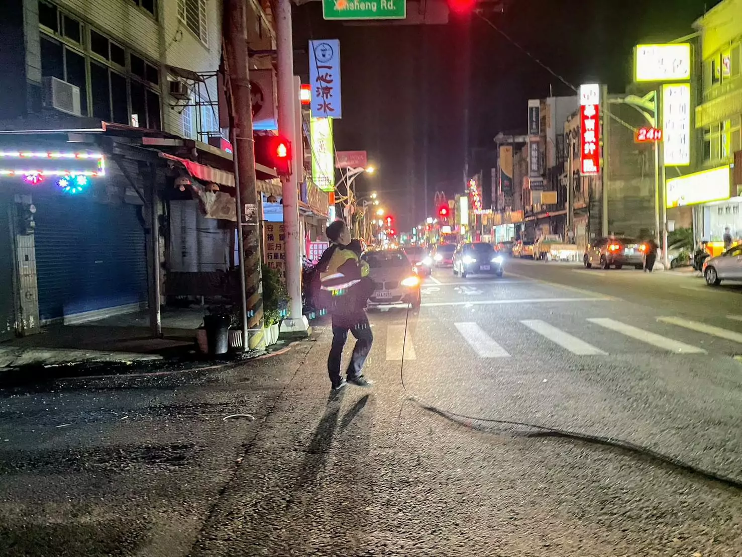 康芮颱風過境電線被吹斷 大園警實施交管 康芮颱風過境電線被吹斷 大園警實施交管