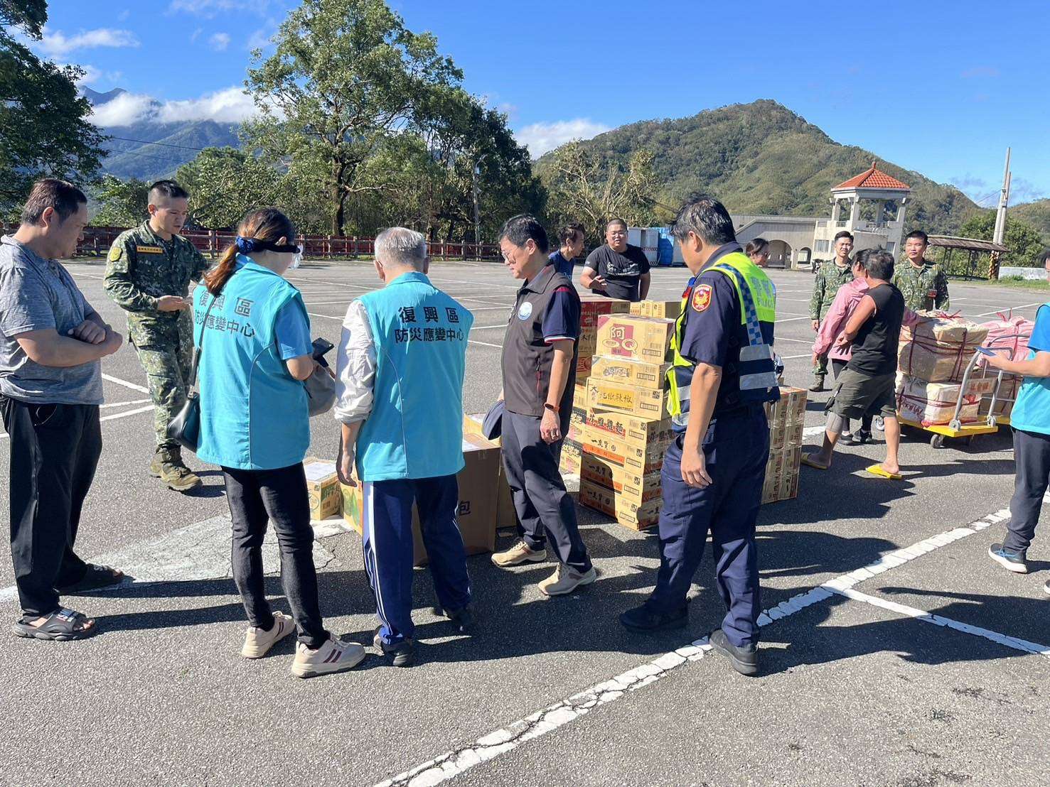 康芮颱風重創!新興部落成孤島 大溪警、復興區公所靠直升機送物資 443009