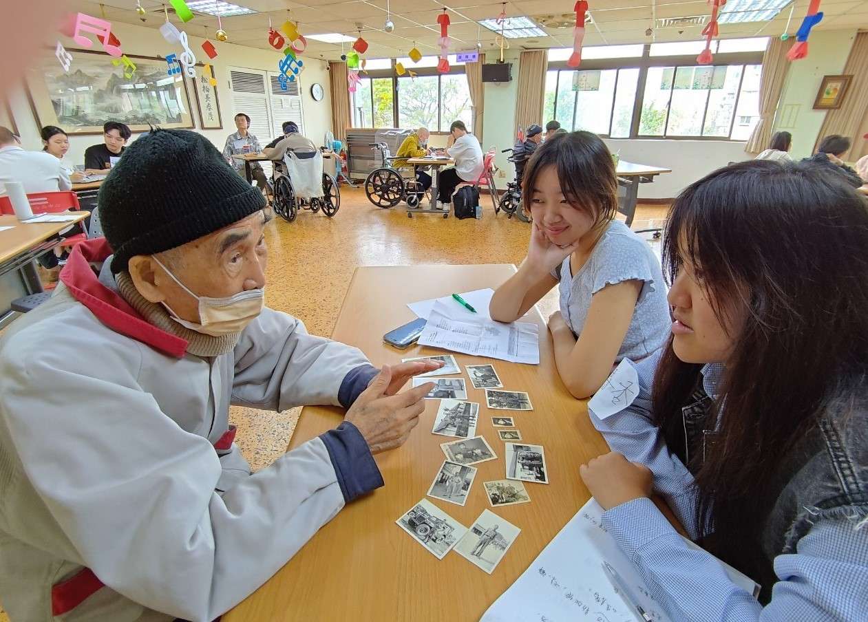 八德榮家迎來青春氣息 大學生傾聽長者故事傳遞愛與智慧 456