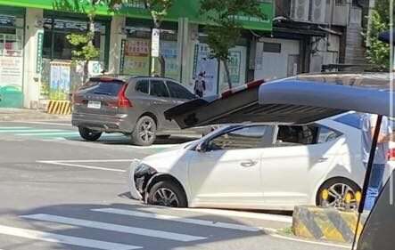 桃園大興西路驚見天坑 市府緊急灌漿填補 465208047 978526194293527 3562313598317395702 n e1730623964715