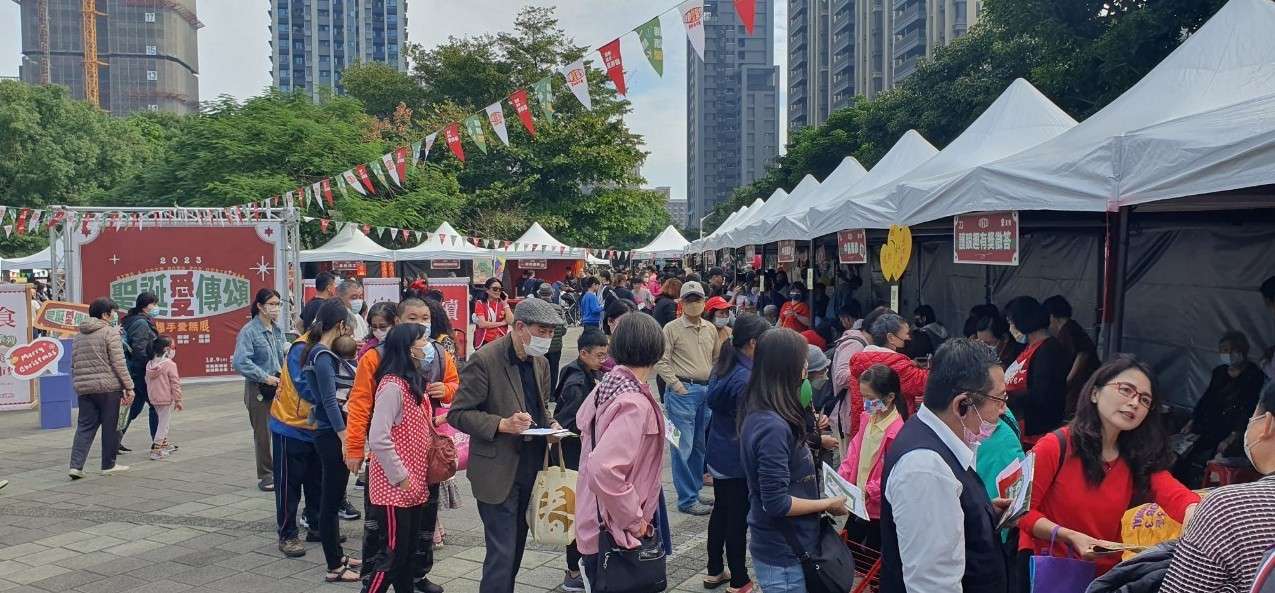 台灣英雄林立力挺桃園公益活動 捐簽名球助弱勢孩童換新鞋 468465