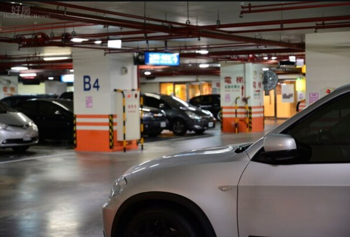 社區車位先搶先贏!他瘋寫大字報:很快回來 專家揭真實案例「2解法」