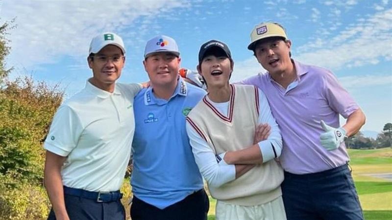 合照張紫妍陪睡案嫌疑人 宋仲基遭網友罵翻