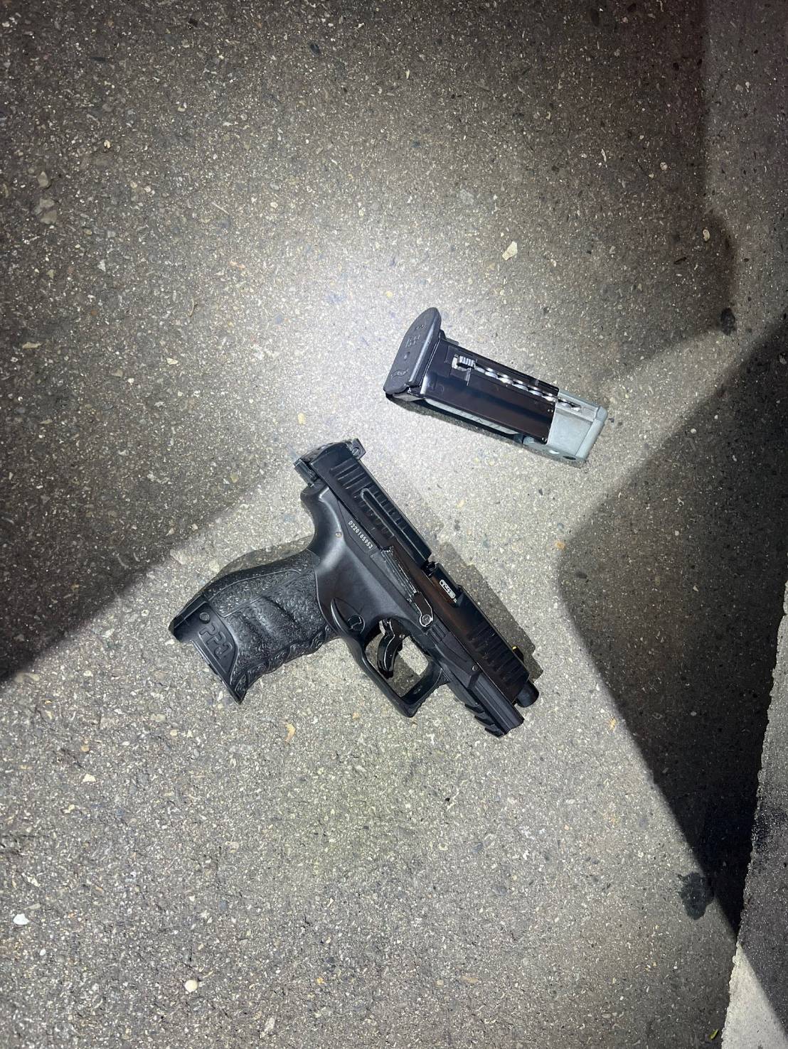 深夜停車場扮刑警拿玩具槍引恐慌 男子下場GG了 530168