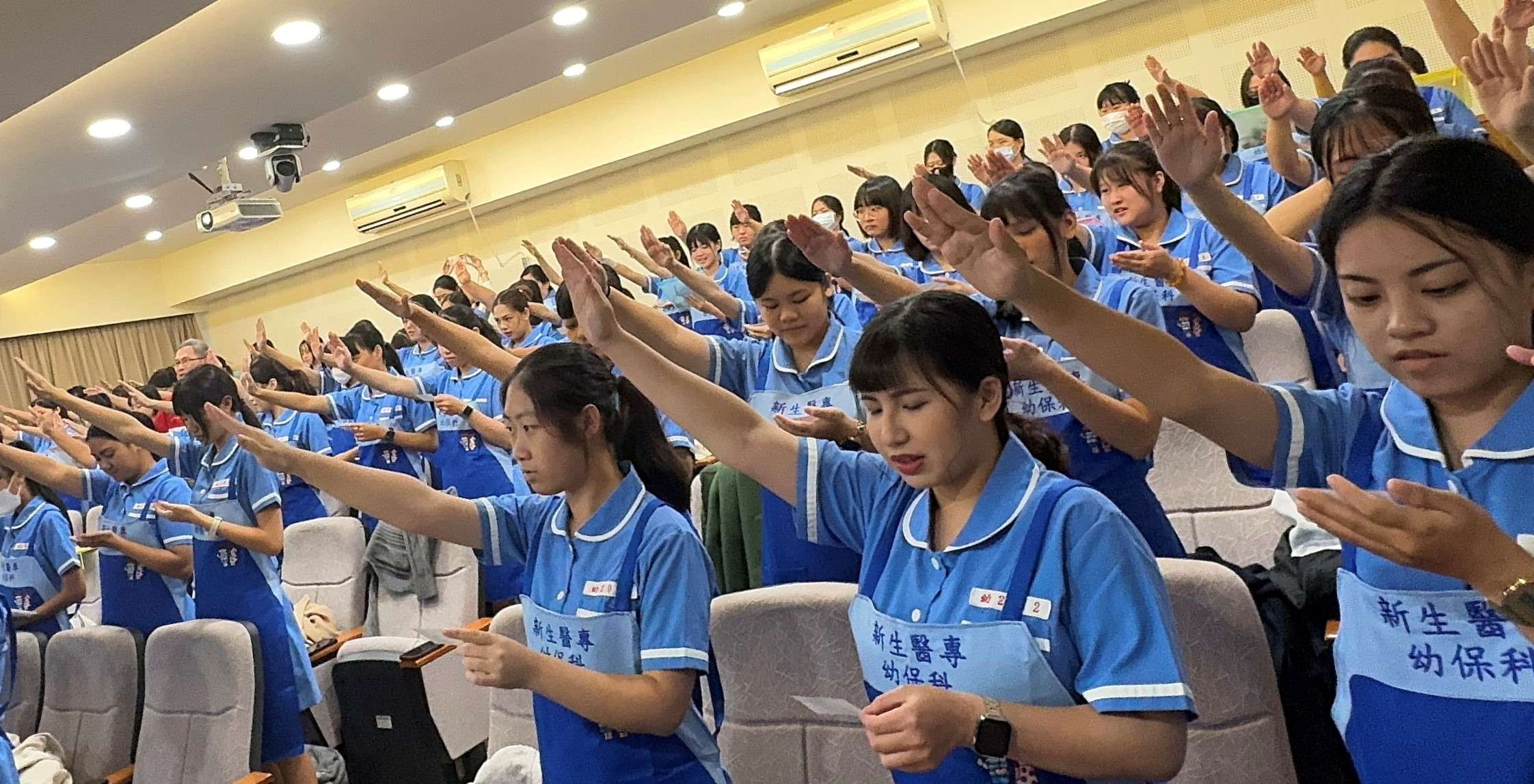 新生醫專培育幼保人才 舉辦教保專業倫理宣誓活動 554gtrr