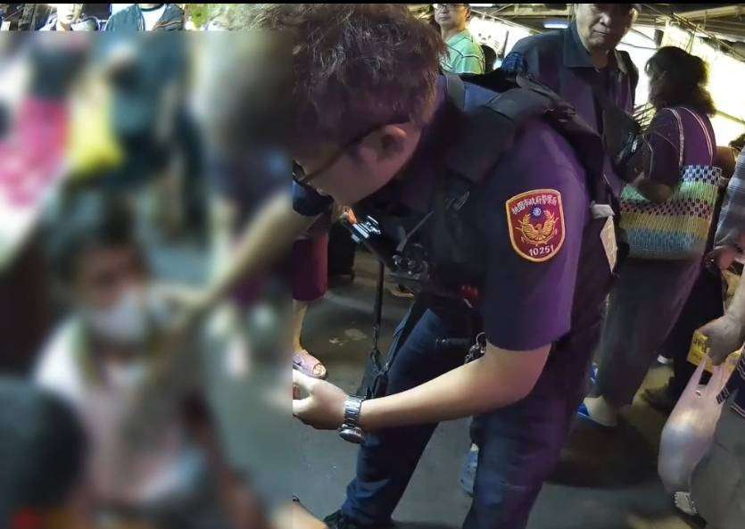 【有片】來台工作、觀光逾期居留 八德警市場逮2越籍男 692754
