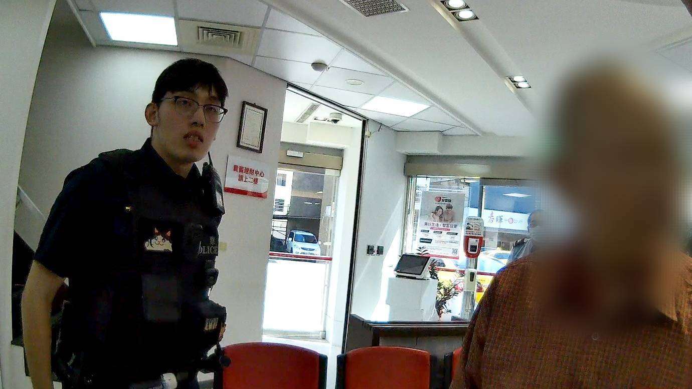 他要匯款20萬買黃金 八德警苦勸打消念頭 693767 0
