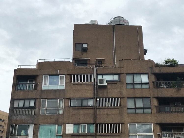 頂樓設廣告塔、基地台…房屋稅恐多繳?稅捐處這樣說