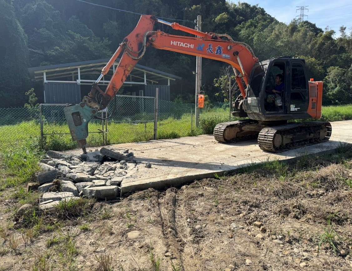 龍潭山坡地違法開發 桃園水務局強拆工作物 IMG 2521