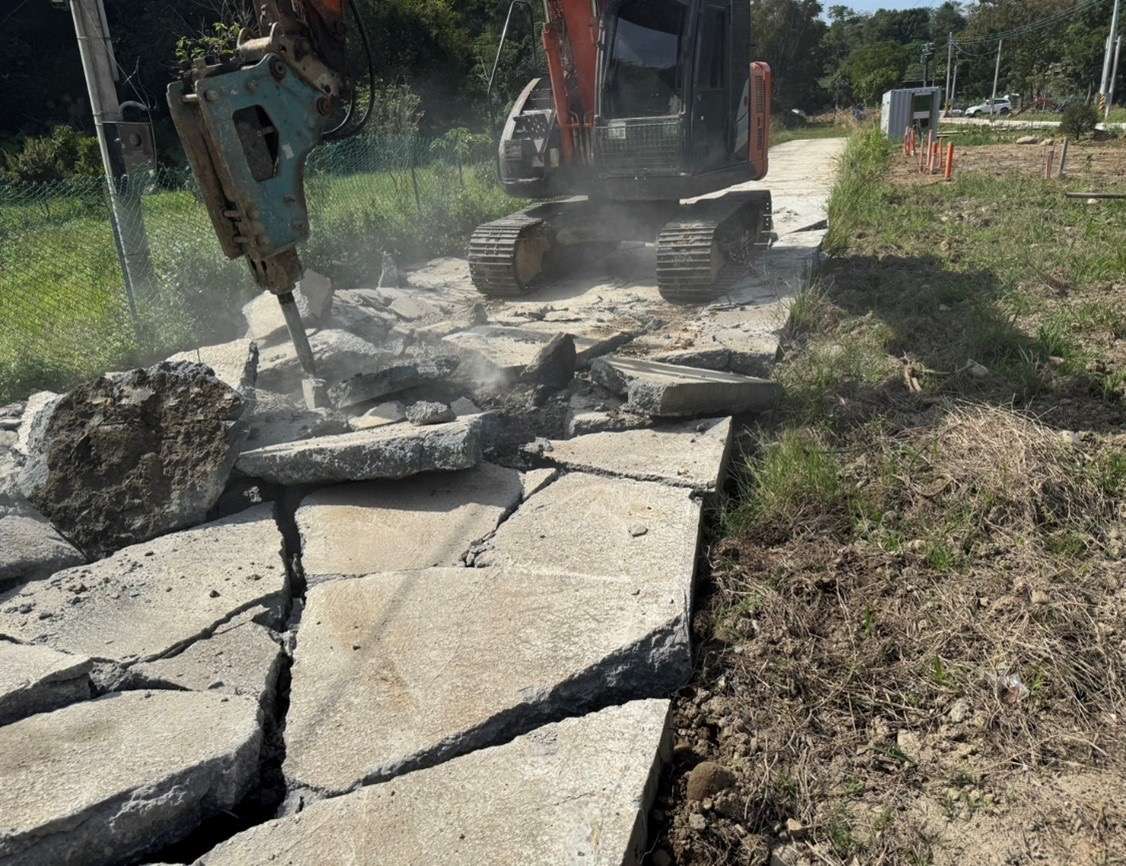 龍潭山坡地違法開發 桃園水務局強拆工作物 IMG 2522