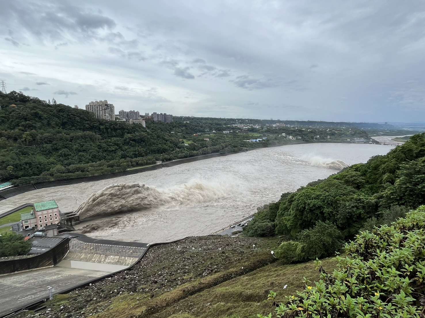康芮豪雨致石門水庫濁度飆升 北水分署啓動排砂穩定供水 S 14942346