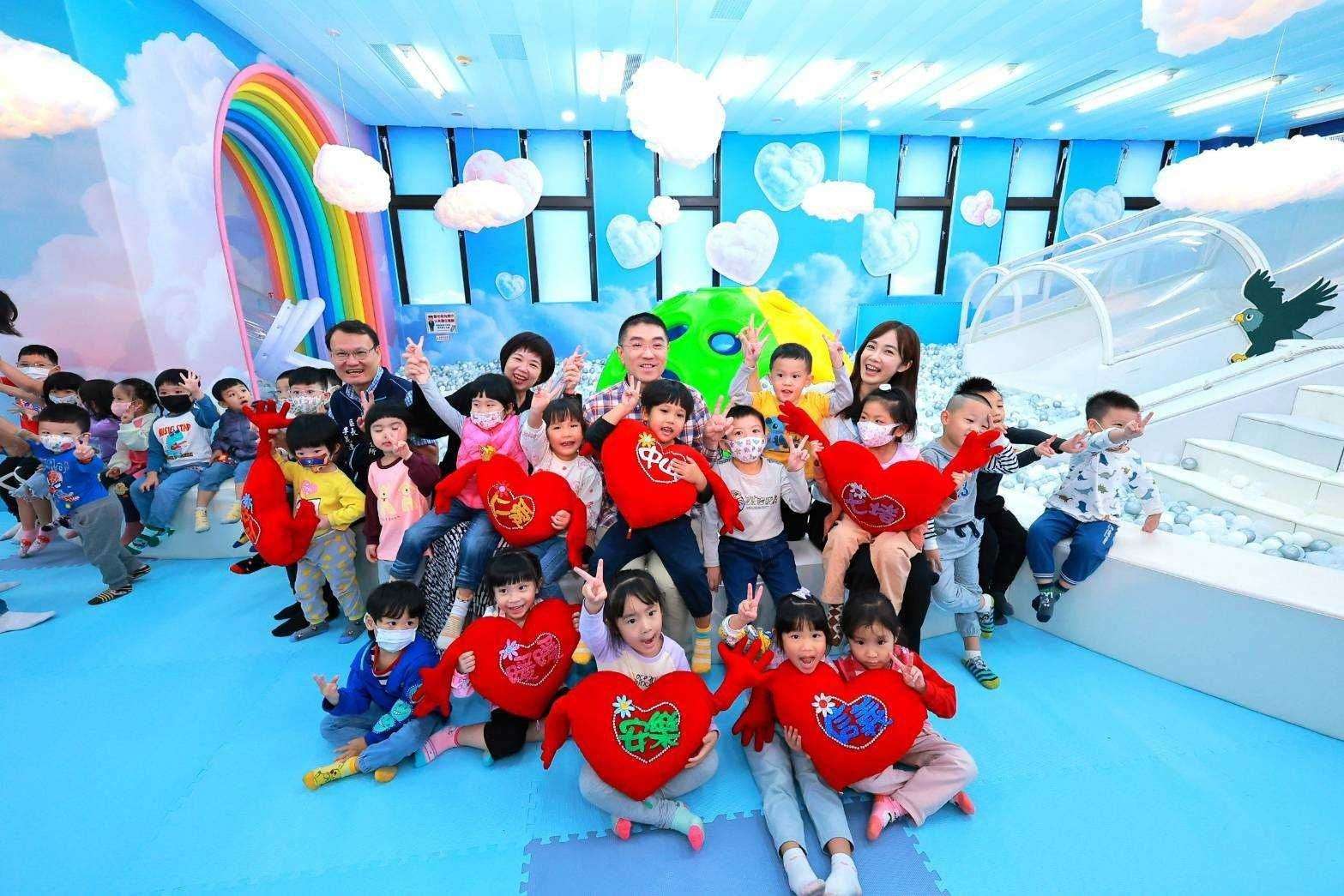 仁愛室內兒童樂園盛大開幕 市鳥黑鳶陪伴孩子遨遊夢幻樂園 S 15048731