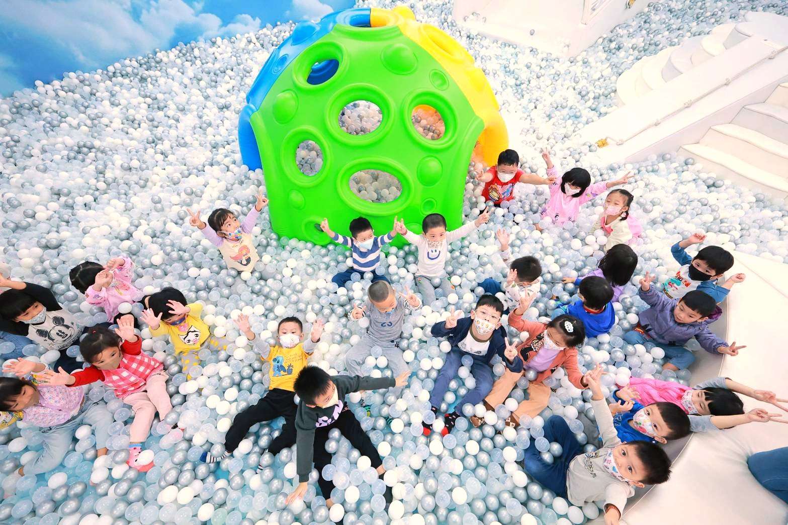 仁愛室內兒童樂園盛大開幕 市鳥黑鳶陪伴孩子遨遊夢幻樂園 S 15048733