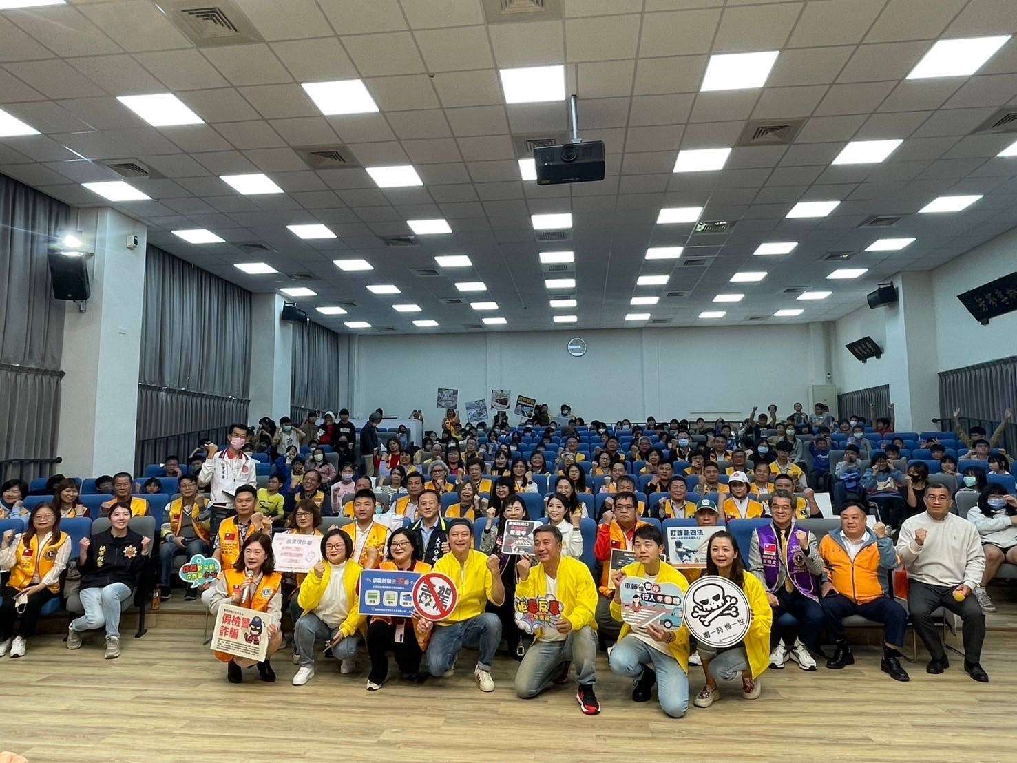 公益結合犯罪預防 大溪警攜手民間團體共助弱勢學童 S 222781449 0