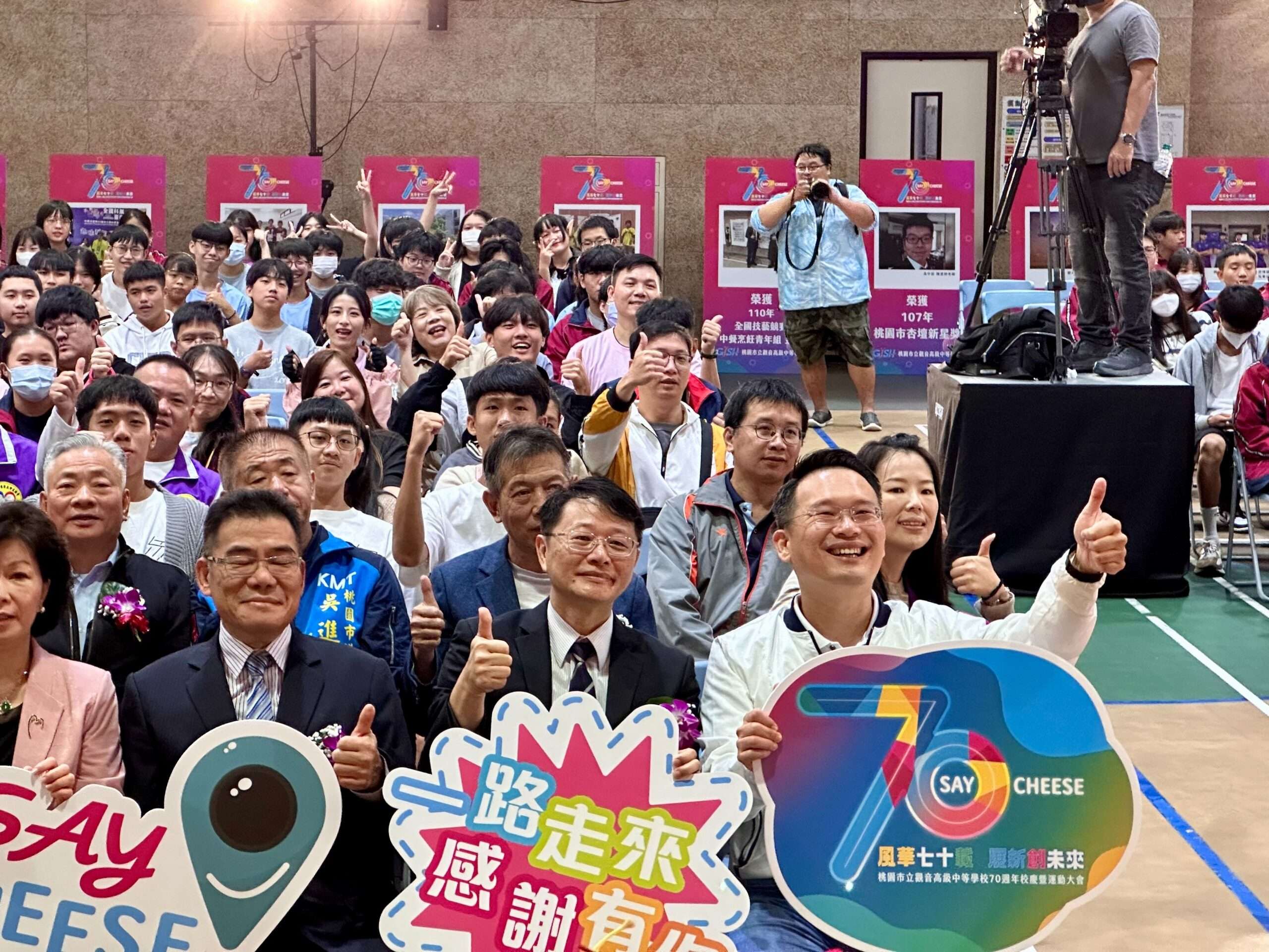 蘇俊賓參加觀音高中70周年校慶 唱校歌凝聚師生情感 S 22708368 scaled