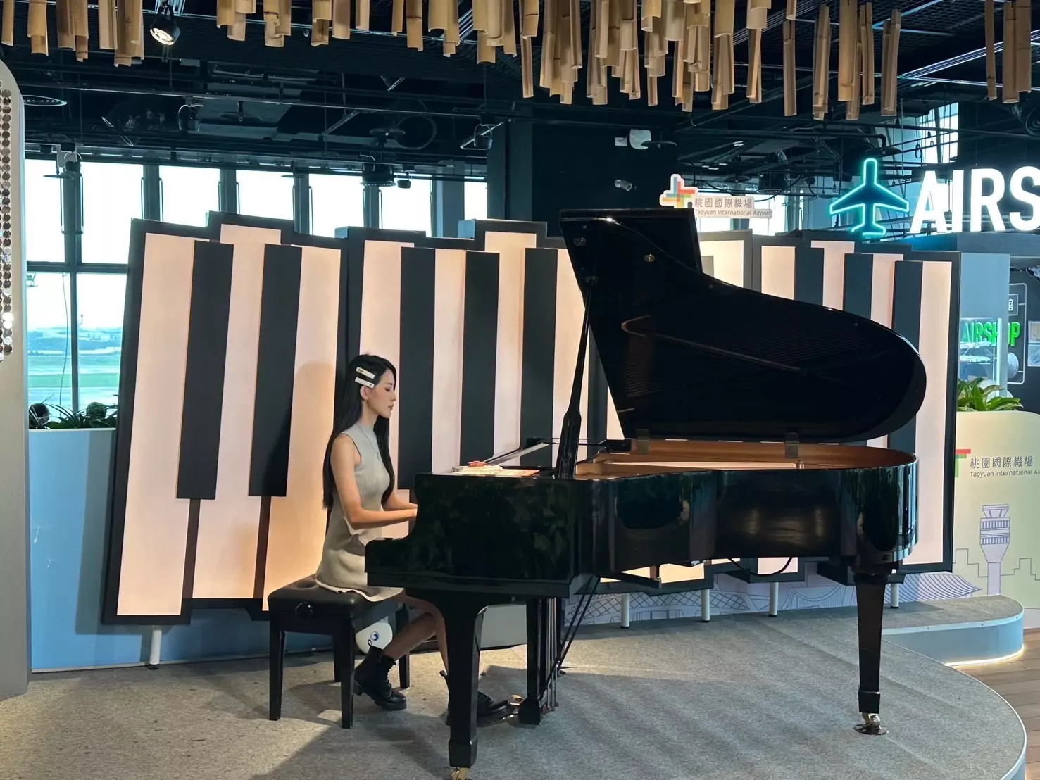 桃園機場變身音樂殿堂!Flying Melody鋼琴活動讓旅客成為藝術主角 桃園機場變身音樂殿堂!Flying Melody鋼琴活動讓旅客成為藝術主角