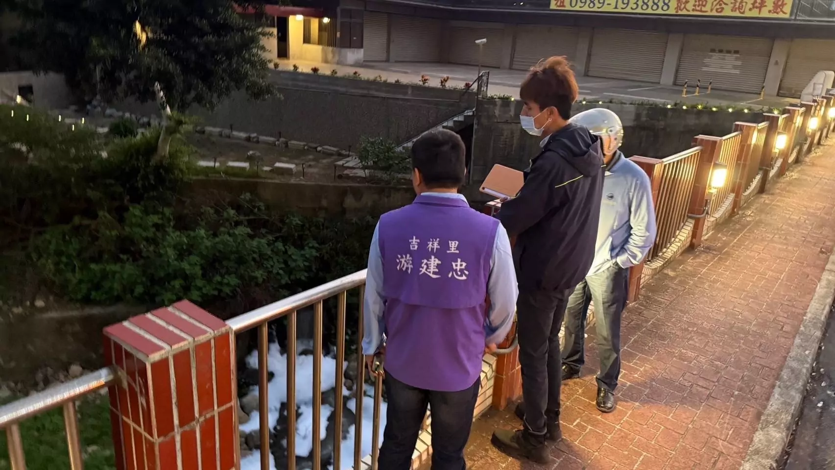 南祥橋大坑溪變泡泡河 桃園環保局揪出2洗衣業者偷排廢水 南祥橋大坑溪變泡泡河 桃園環保局揪出2洗衣業者偷排廢水