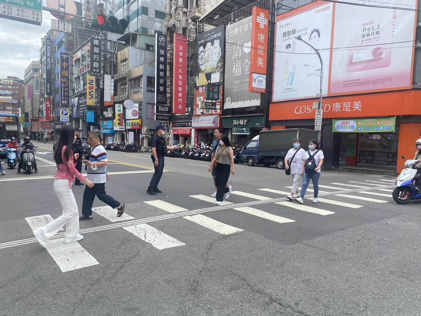 桃市這些路段行人事故多 桃警「對症下藥」改善 S 36790328 0