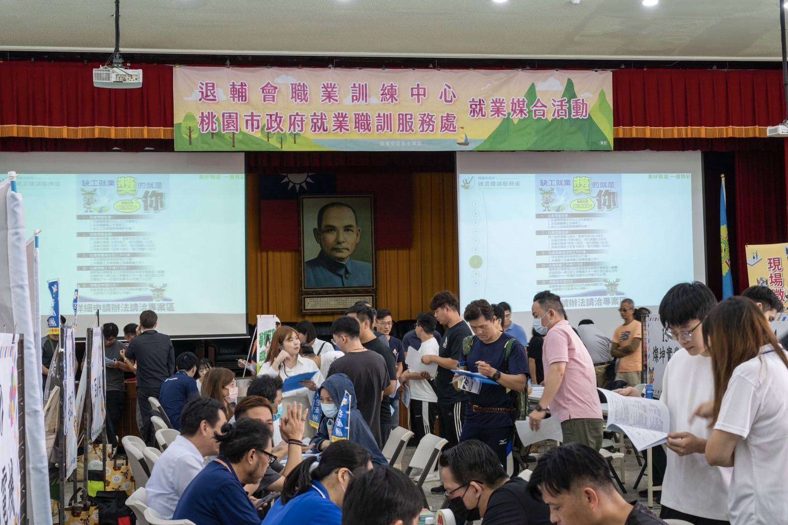 桃園就服處攜手退輔會職訓中心 徵才活動吸引逾500人參加 S 37036135 0