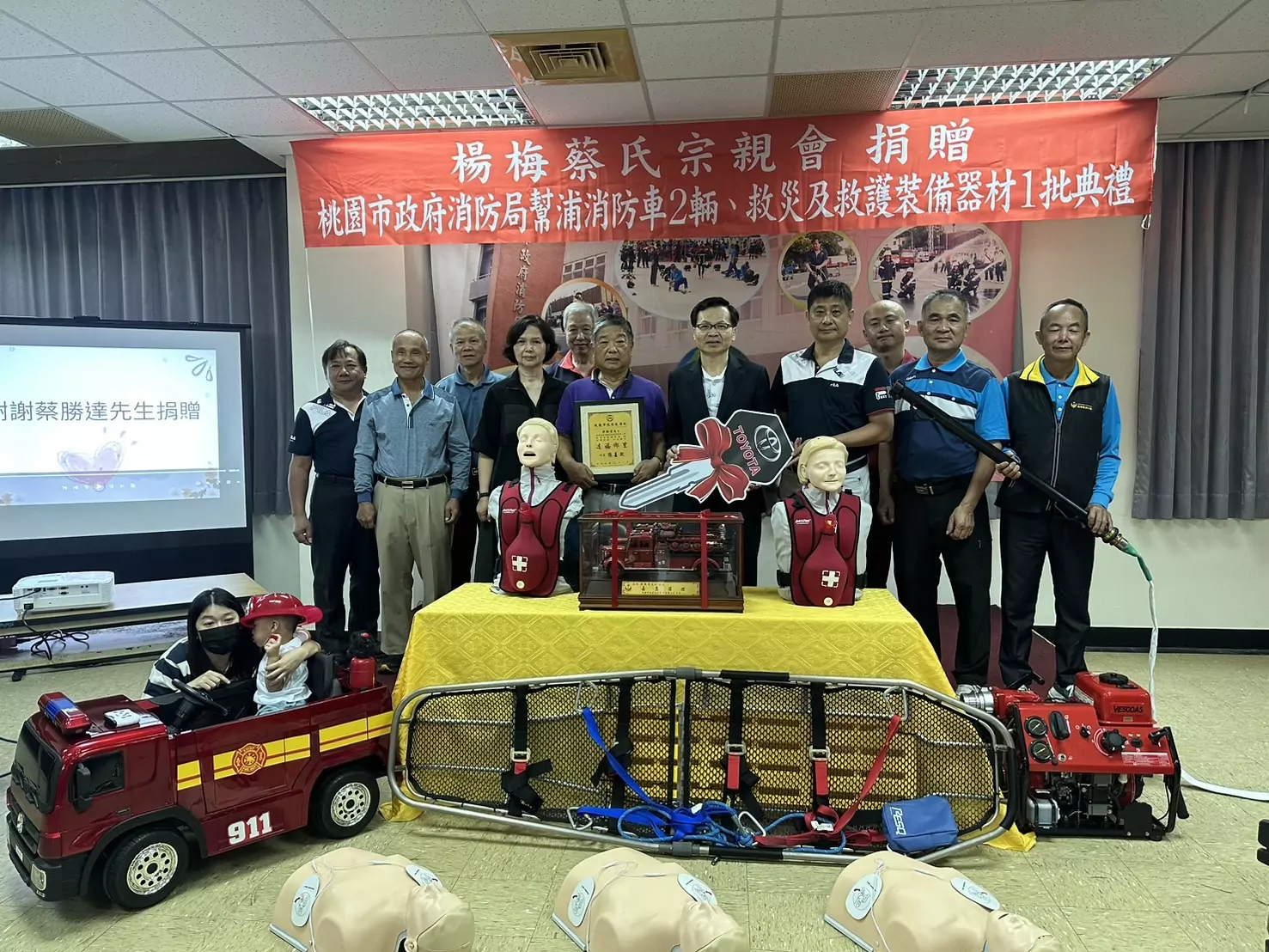 富岡在地人力挺桃消第二大隊 捐贈救災救護及宣導器材 S 40493079 0 0