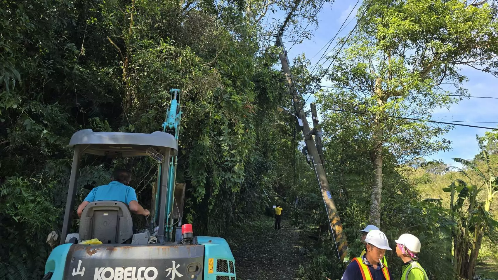 復興山區停電搶修不易 台電桃園區處拚今晚全數復電 復興山區停電搶修不易 台電桃園區處拚今晚全數復電