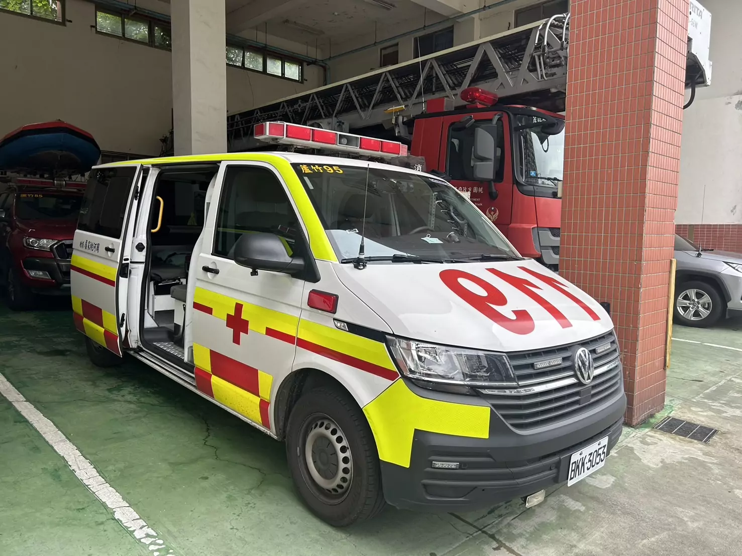 桃園火車站商圈女子墜樓身亡 等公車民眾嚇壞 S 50765974 0