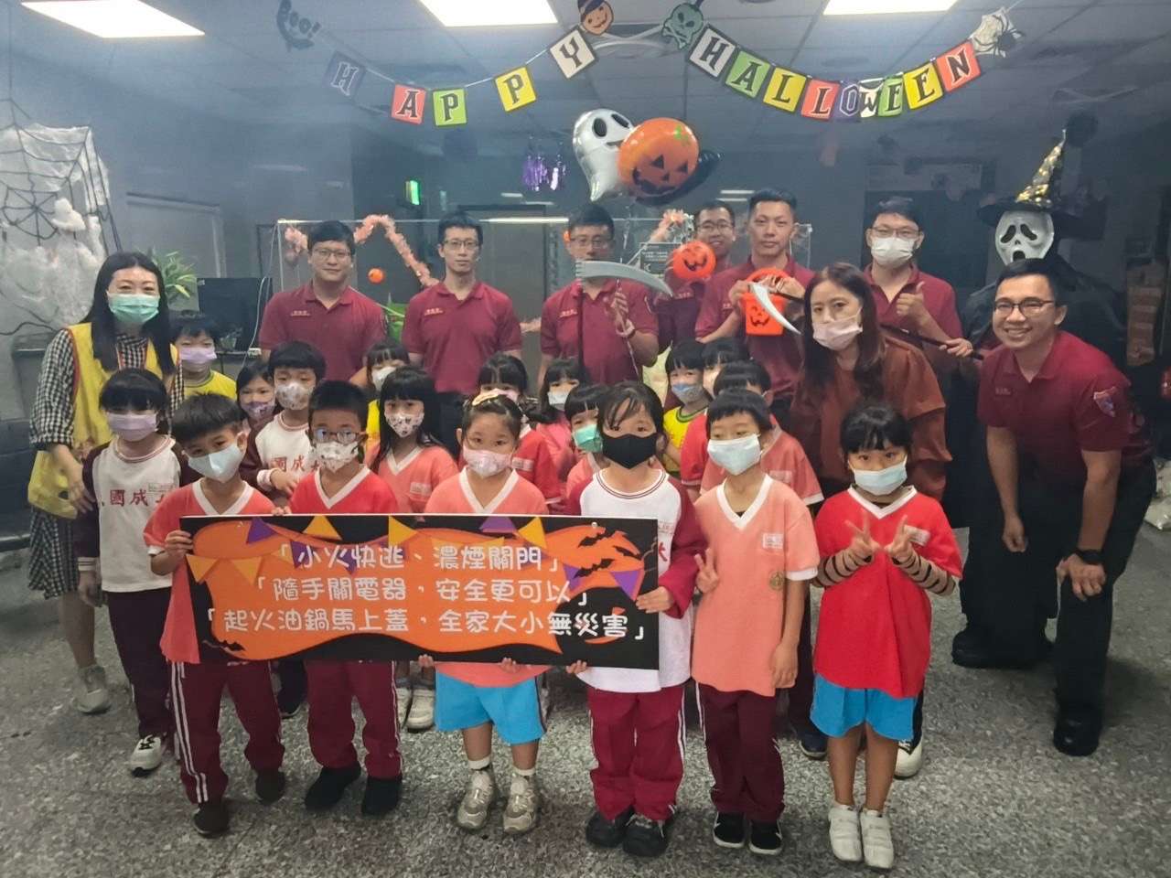大湳消防分隊萬聖節舉辦宣導活動 化身吸血鬼傳授防火知識 S 52428864 0