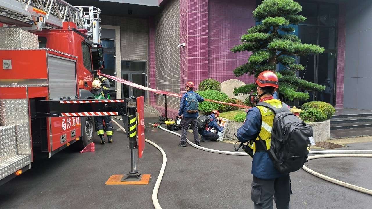 消防機器人現身八德廠房演練 大湳分隊展現高效救援實力 S 52609518 0