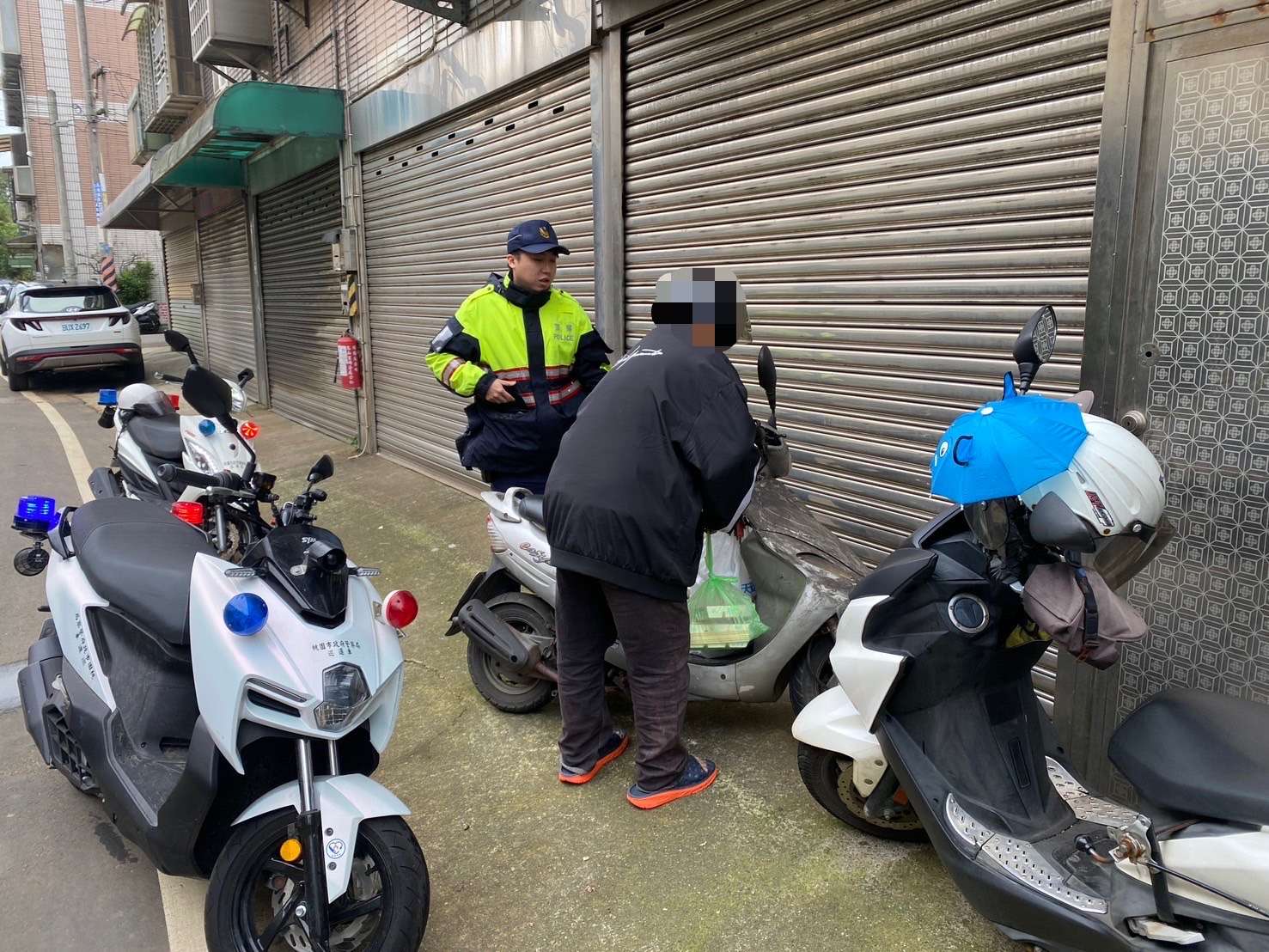 獨居失智翁犁田送醫 楊梅警護送返家 S 70000664 0