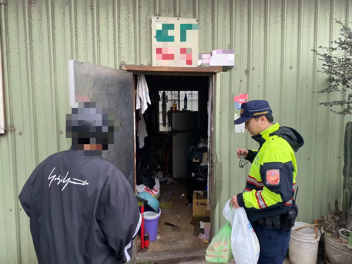 獨居失智翁犁田送醫 楊梅警護送返家 獨居失智翁犁田送醫 楊梅警護送返家