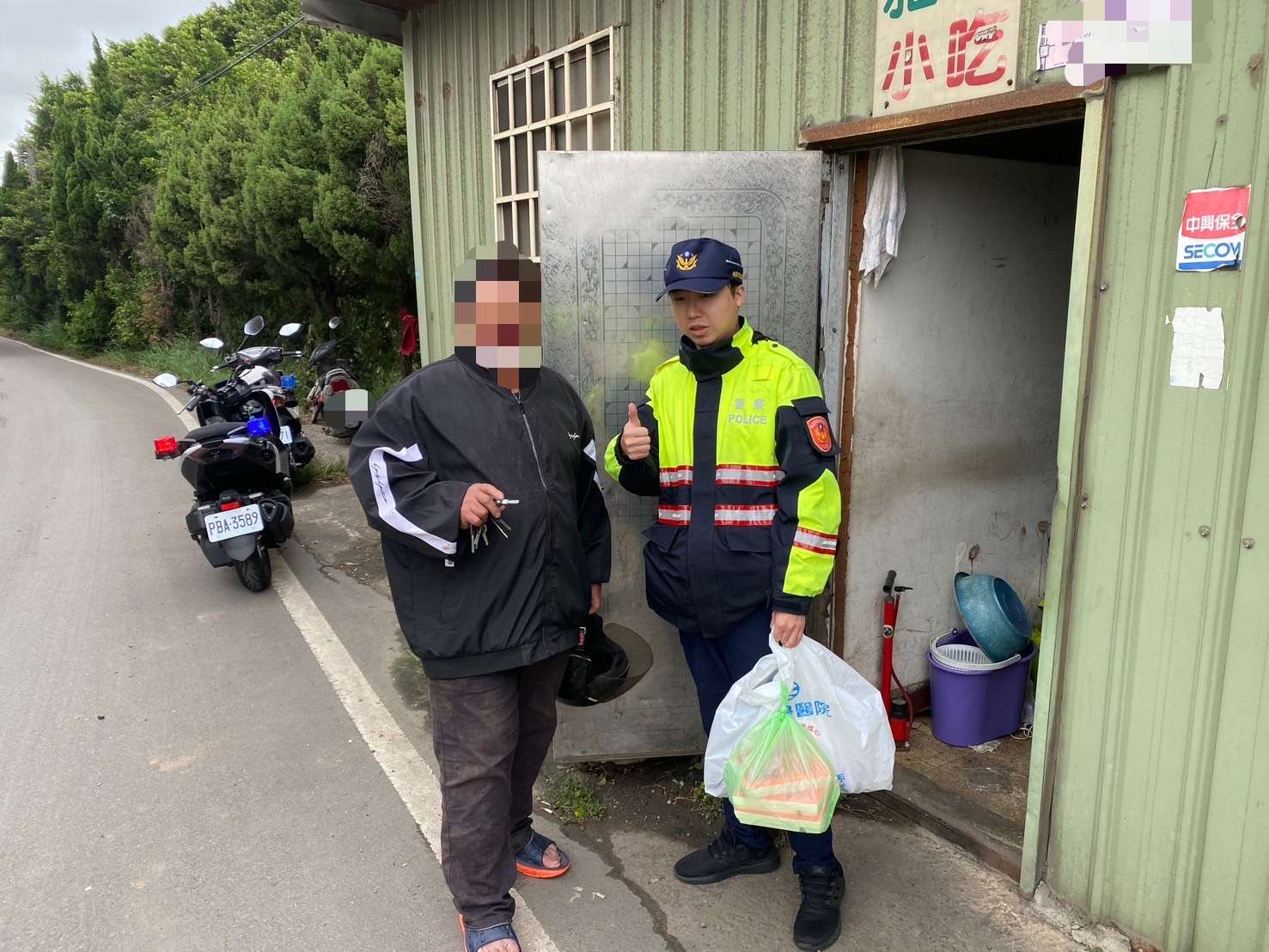獨居失智翁犁田送醫 楊梅警護送返家 S 70000667 0