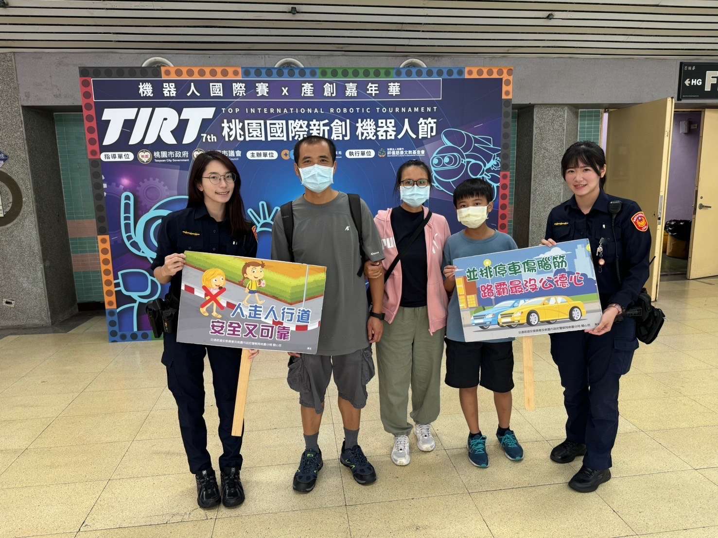 桃警前進桃園國際新創機器人節 宣導交通安全觀念 S 753033233 0