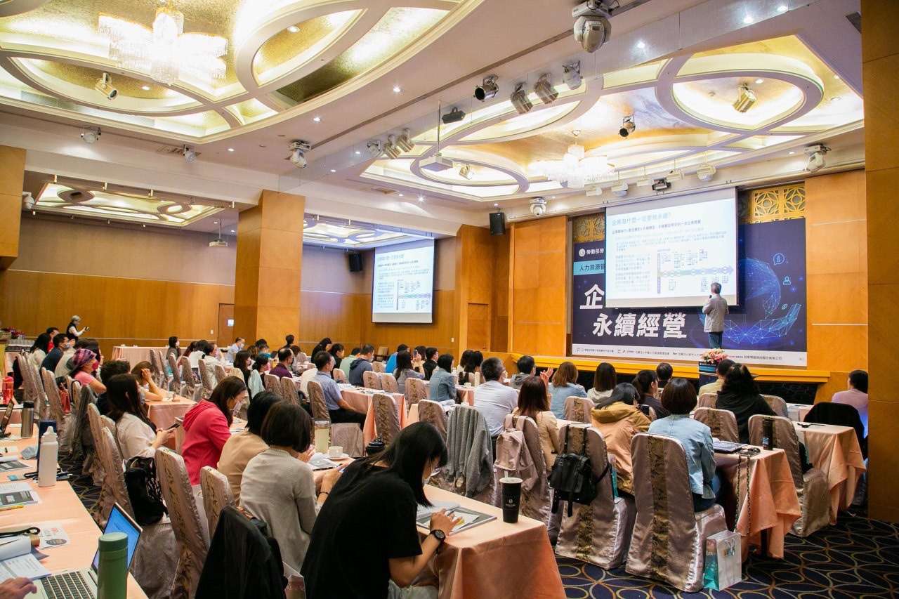 勞動部桃竹苗分署企訓高峰會11/26登場 聚焦AI技術在人才培育的應用 S 79044662