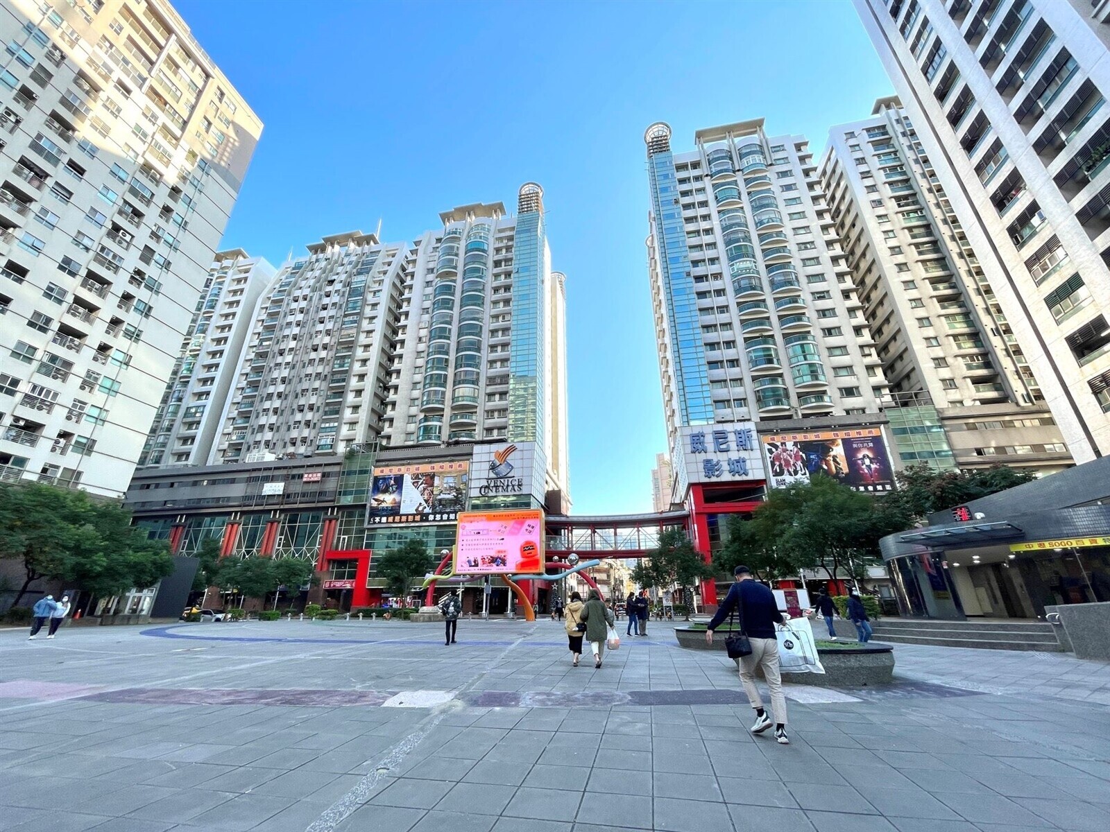 敲醒房市警鐘!「這縣市」成交量腰斬 價格真變了…!