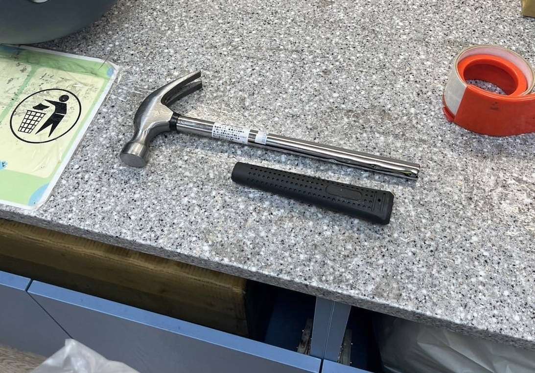 物流公司爆流血衝突!桃園男拿榔頭敲同事頭部 被依殺人未遂送辦 g45s4f54
