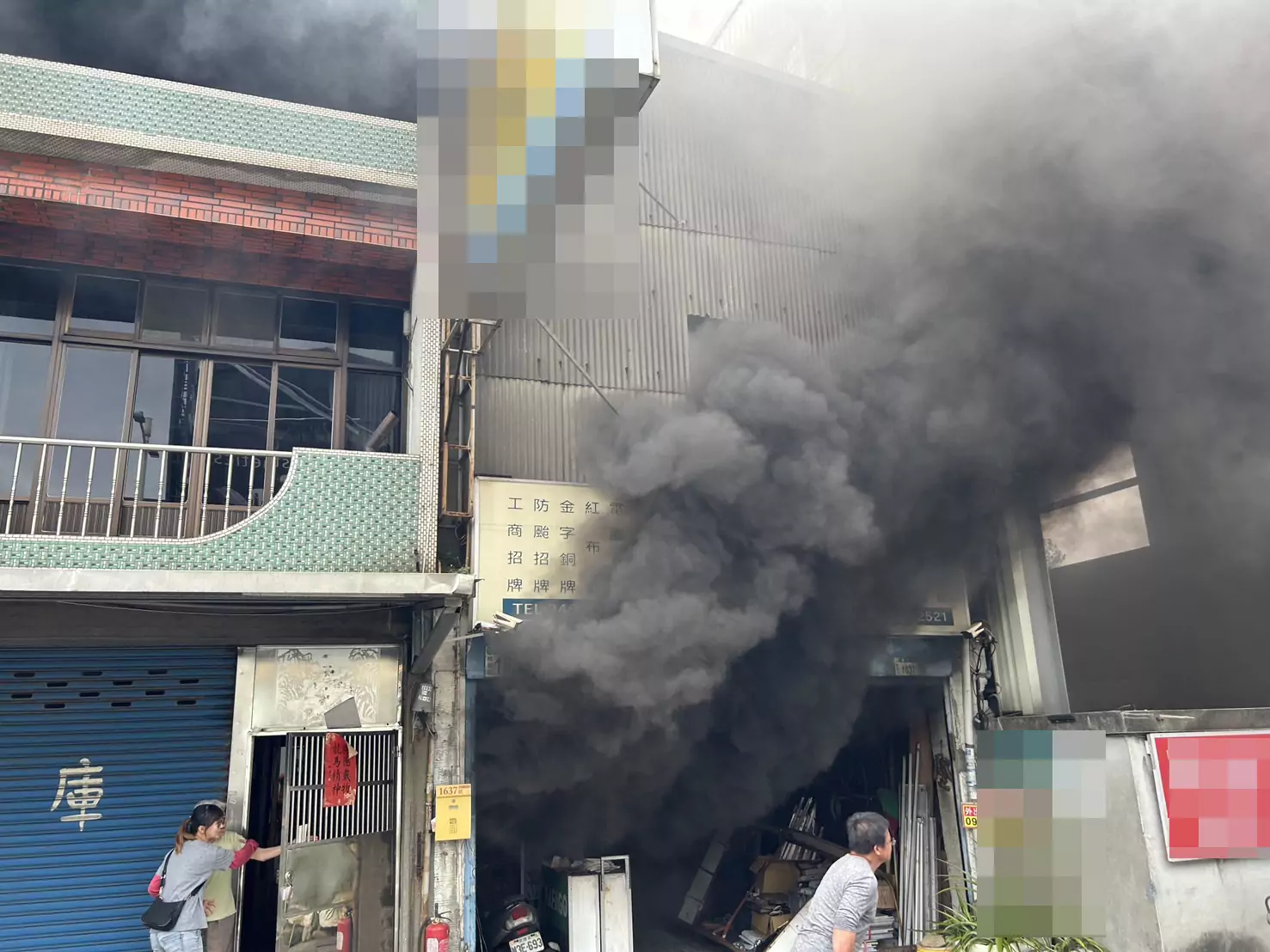 恐怖!桃園區春日路工廠火警 濃黑煙狂竄出 ga5q54