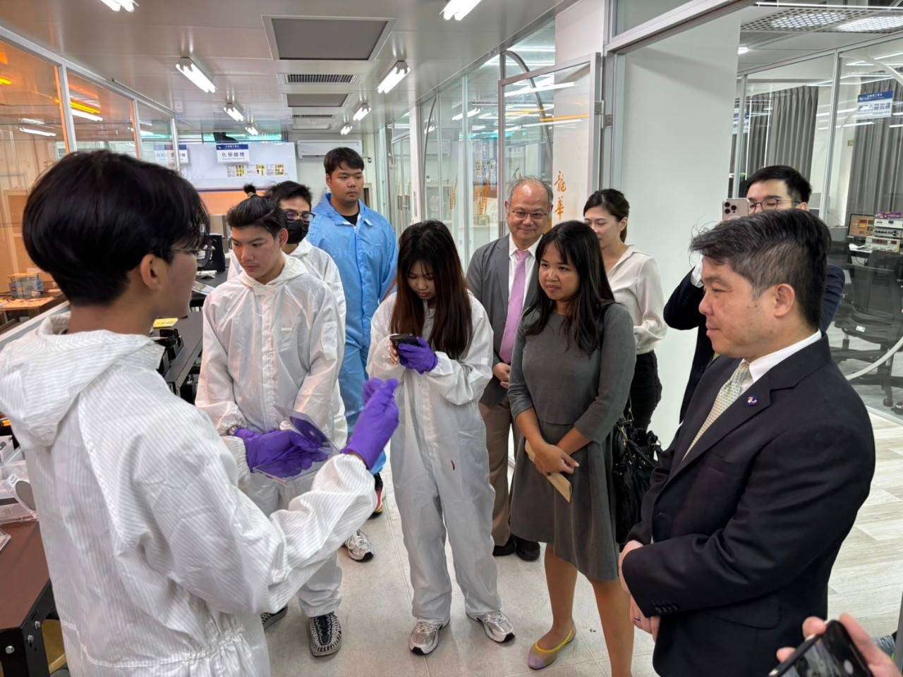 龍華科大致力提升學子專業實務技能 泰國駐台代表肯定辦學成果 sg58s745g45