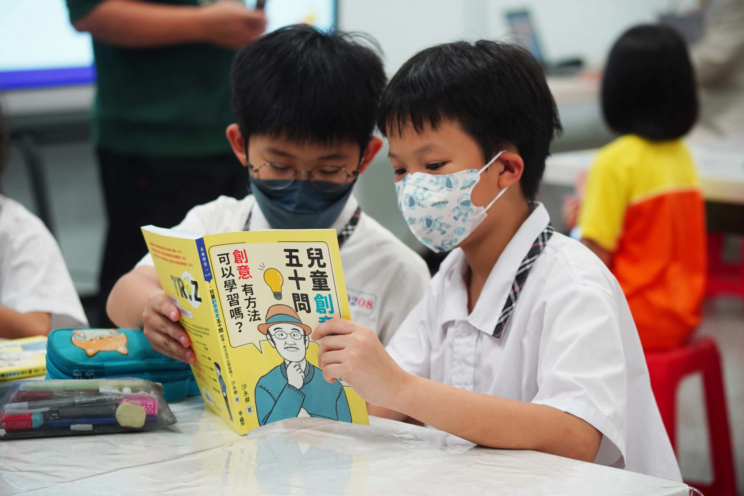 「萃思」將創意轉成發明 沙永傑要扎根小學扶輪社來相挺 兒童創意50問 scaled