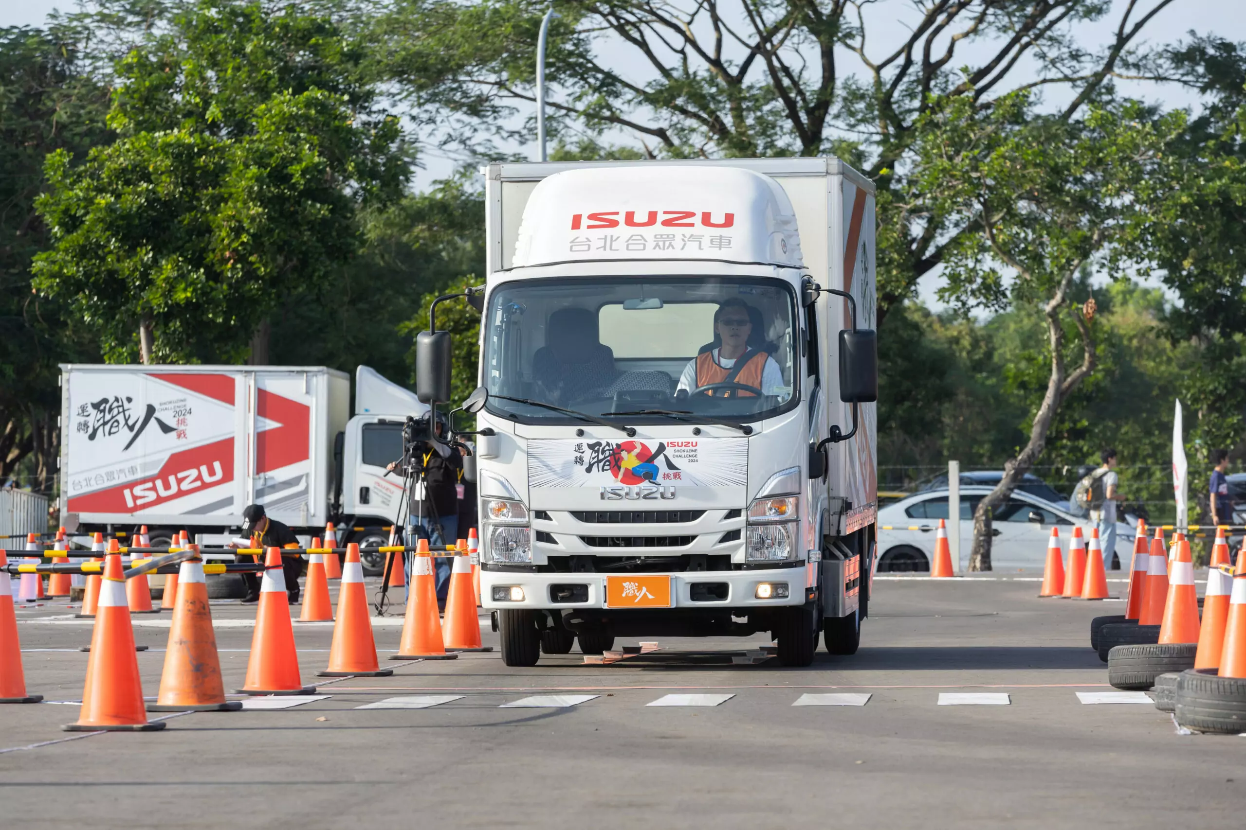 圖2：比賽車輛統一使用ISUZU六期NLR 5噸手排貨車供職人們車技比拚照片提供：台北合眾汽 scaled
