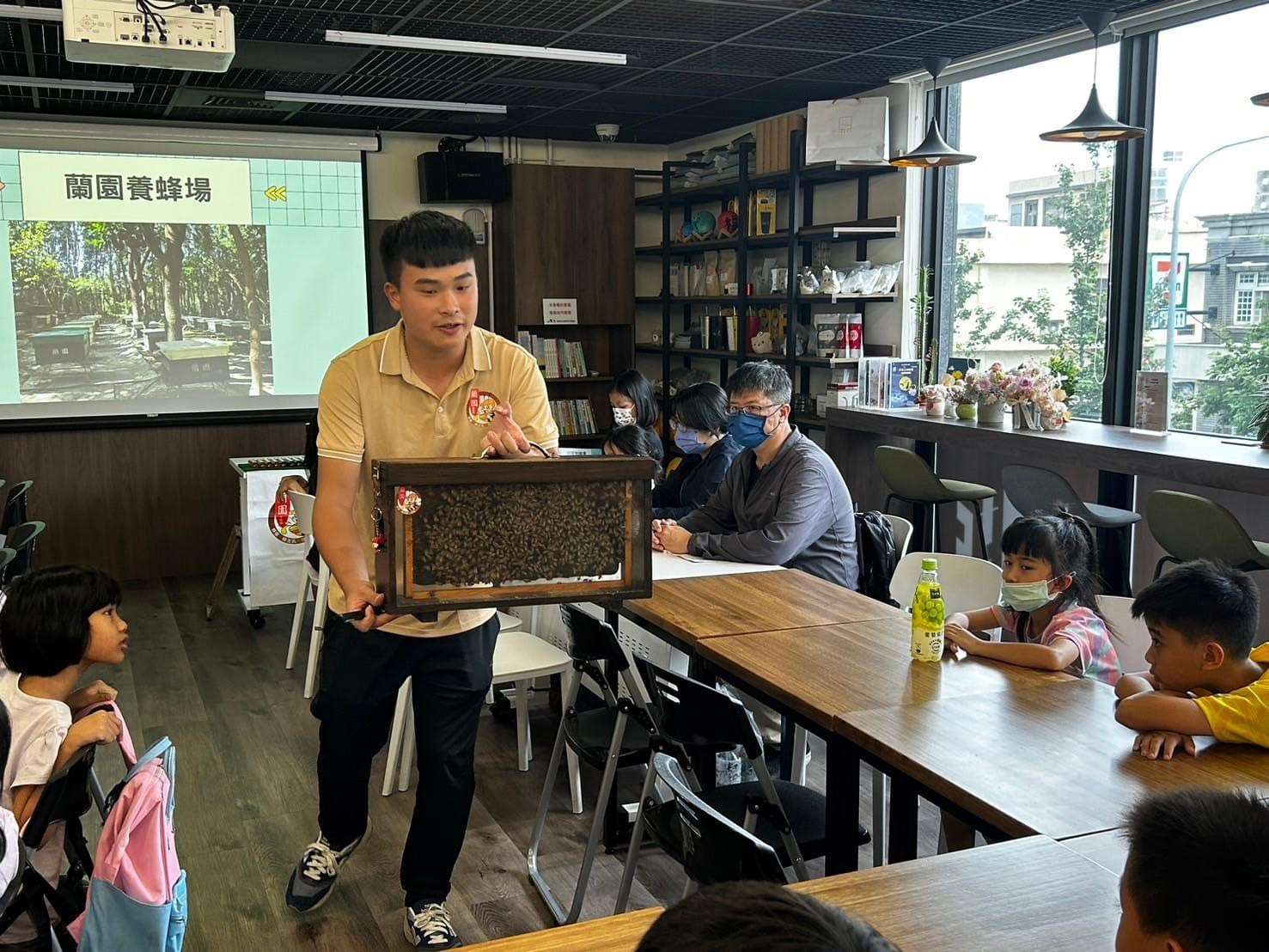 桃園青年局11/9~11/10舉辦北區青聚點成果展 免費DIY工作坊等你來體驗 圖4 微觀生態「探索蜂蜜王國」 0