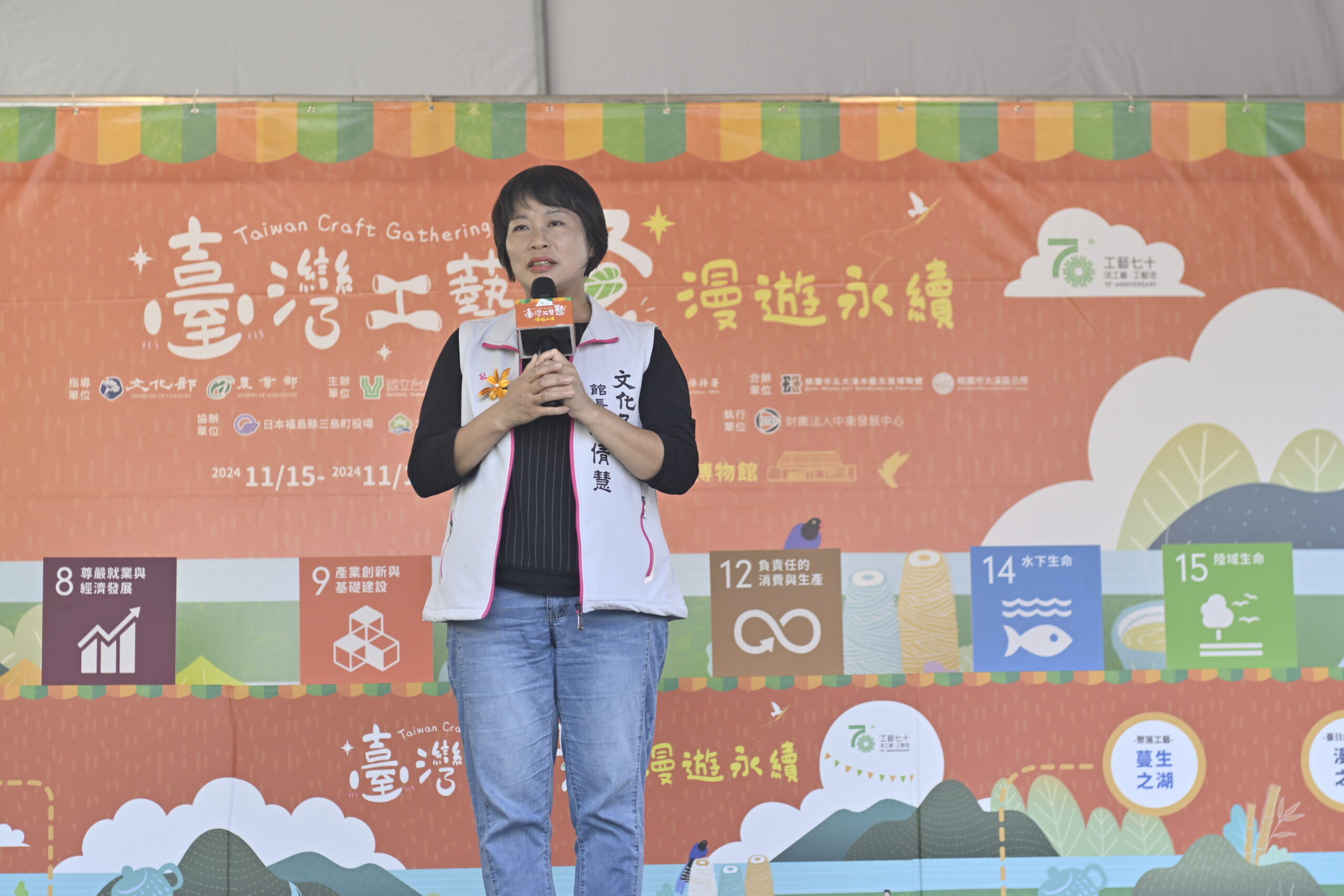 大溪木藝生態博物館長陳倩慧致詞表示，期待與工藝中心攜手共同為推動臺灣工藝努力。 0 scaled