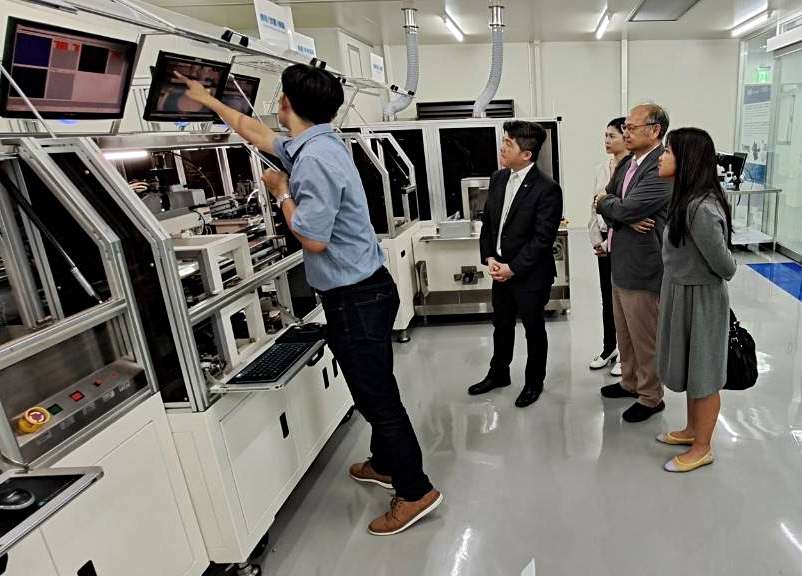 龍華科大致力提升學子專業實務技能 泰國駐台代表肯定辦學成果 泰國駐台代表參訪龍華科大 肯定學校產學成果與實作能量 2