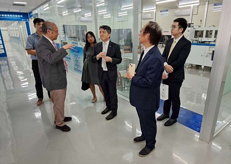 龍華科大致力提升學子專業實務技能 泰國駐台代表肯定辦學成果 泰國駐台代表參訪龍華科大 肯定學校產學成果與實作能量 3