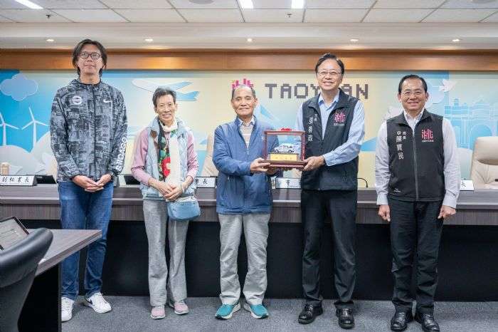 暖心家族回饋社會捐復康巴士 提升桃園服務量能 20241204121129516