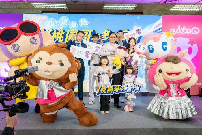萌軍集結!宇宙版ㄚ桃園哥聯名商品掀智慧潮 20241206194442234