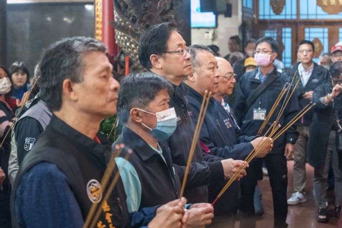 中壢仁海宮迎媽祖回鑾 張善政祈求桃園平安 20241208223609256